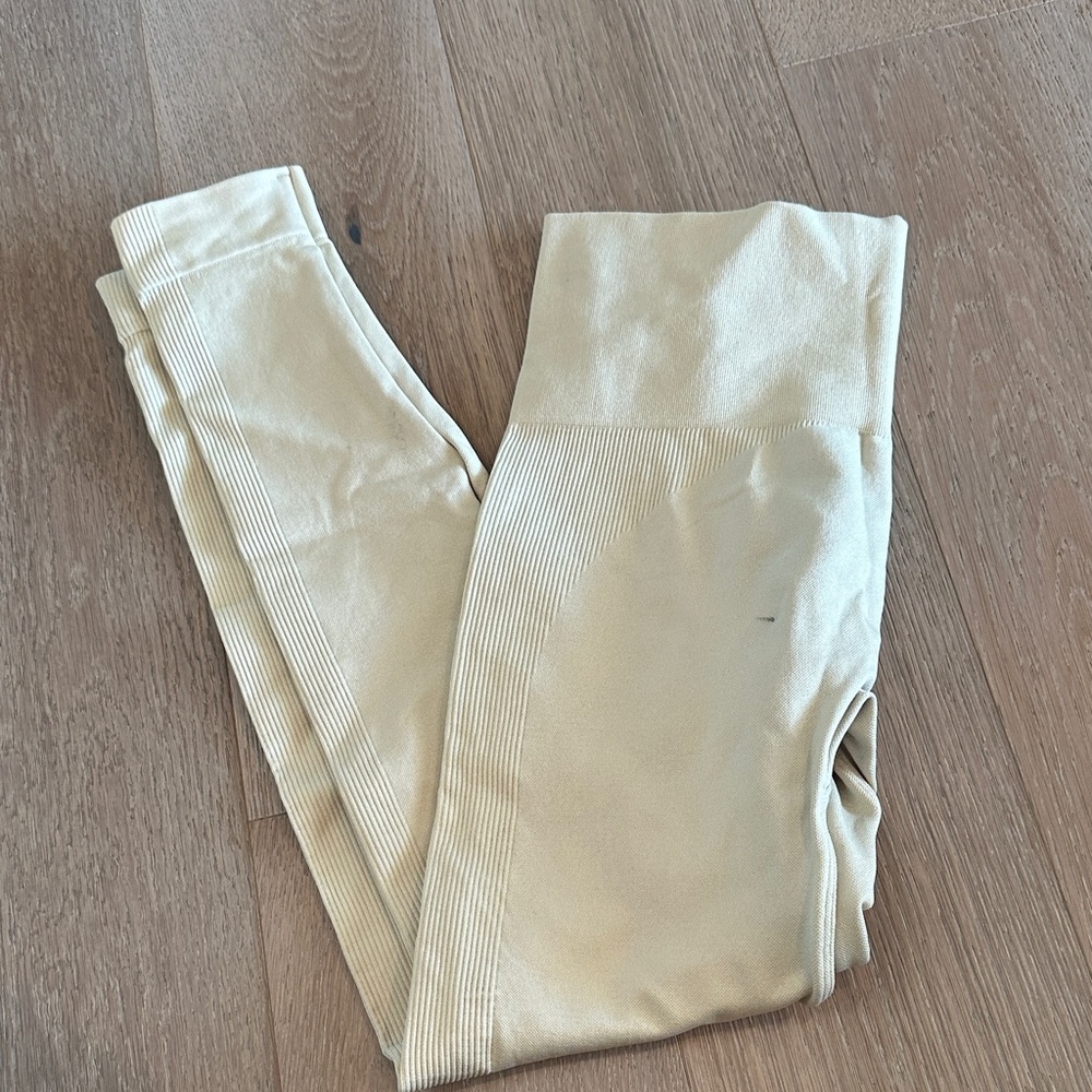 Cream High-Waisted Leggings SET ACTIVE